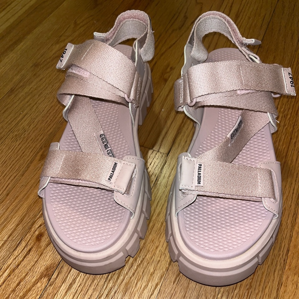Palladium light pink chunky sandals Velcro strapped